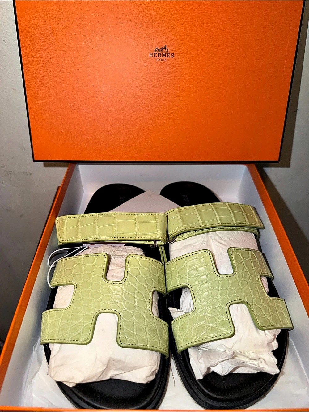 Hermès Women's Green crocodile Leather Sandals New - Picture 2 of 4